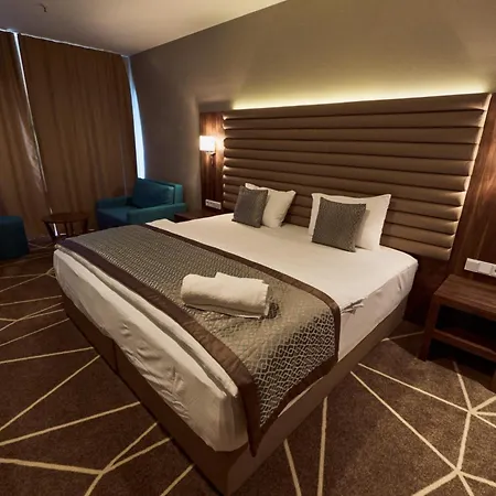 Puzzle Hotel Airport Frankfurt Bischofsheim Exterior photo